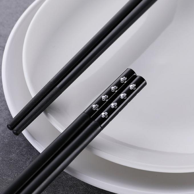 Επαναχρησιμοποιήσιμη εξατομικευμένη μαύρη Chopsticks κραμάτων τρυπανιών δαμάσκηνων πλαστική SGS πιστοποίηση 1