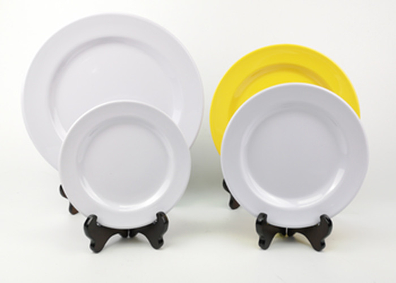 Καλή τιμή. Άσπρο άθραυστο Dinnerware μελαμινών εστιατορίων πιάτο που τίθεται για τα εγχώρια εστιατόρια σε απευθείας σύνδεση