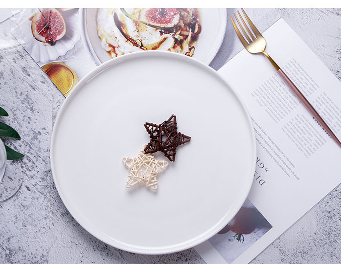 Dinnerware γαμήλιων μελαμινών θέτει στο άσπρο στρογγυλό πιάτο το κομψό σχέδιο 2
